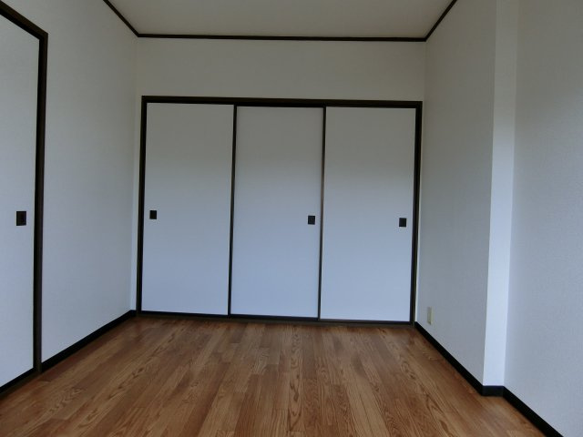 【寝室】 | フルールB