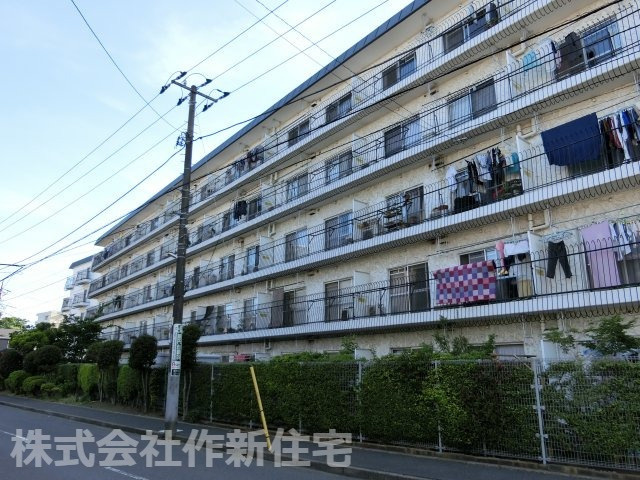秀和薬円台レジデンス　１階専用庭付の外観