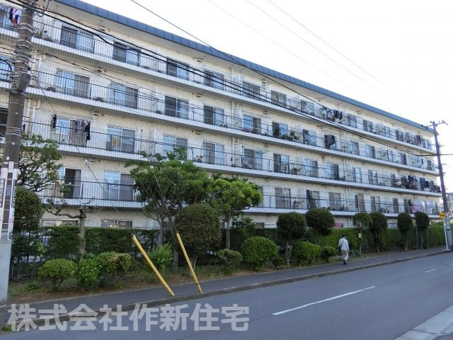 秀和薬円台レジデンス　１階専用庭付の外観