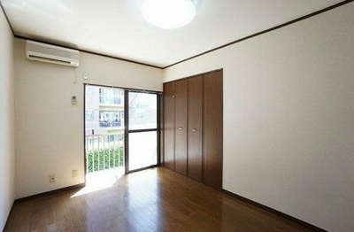 【居間・リビング】 | あさひハイツ | こちらのリビングで趣味の時間をお楽しみください