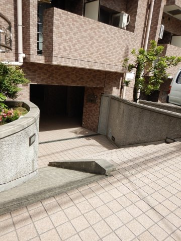 日神パレステージ護国寺のエントランス