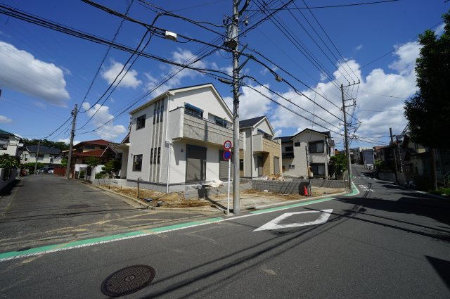 【横浜市保土ケ谷区瀬戸ケ谷町73-20新築戸建て２号棟】（瀬戸ヶ谷小学校・岩崎中学校）の前面道路含む現地写真