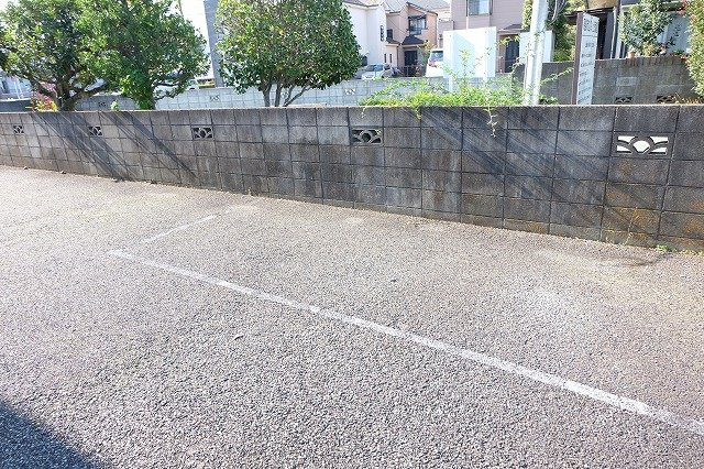 アネックスクレールの駐車場