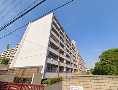 【外観】 | 綱島住宅 | 2階部分・南向きにつき日当たり良好です。
6.5帖の洋室の引戸を開放して開放感のあるリビングとしてもお使い頂けます♪