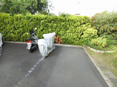 【その他共用部分】 | 汐見台十番館2902号棟 | バイク置場