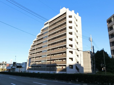 【外観】 | アルカサーノ南馬込 | 2階角部屋、梅雨時にも便利なサンルーム付です。
管理人日勤につき管理体制良好♪