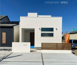 【外観】 | 岐阜市大菅南　新築戸建
白を基調とした落ち着きのあるオシャレな外観♪お車スペース並列2台可能！