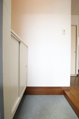 サニーハイツの玄関