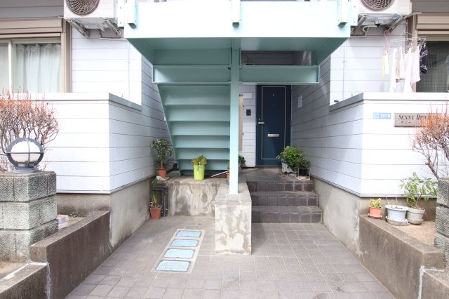 サニーハイツのエントランス