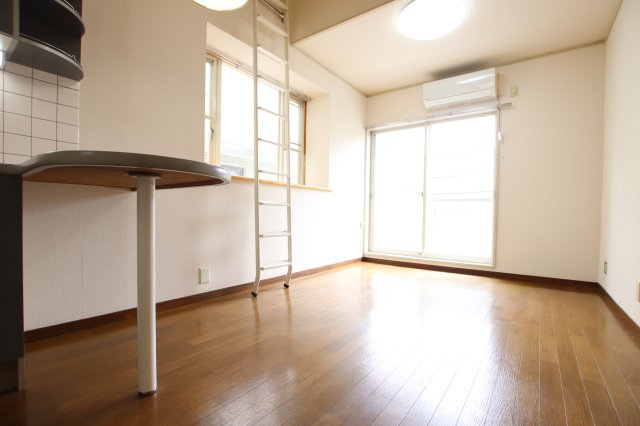 サニーハイツの居間・リビング