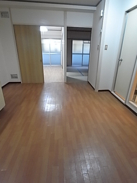 甲南ビルの居間・リビング