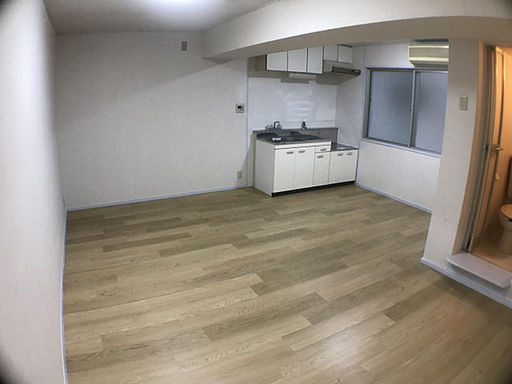 サンシャトー三宮の居間・リビング