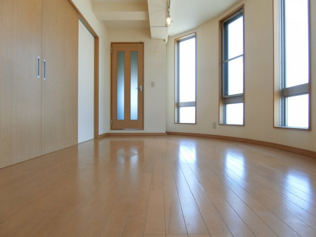 グリーンスクエアの洋室