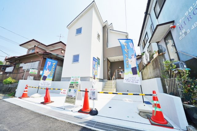 分譲地内の閑静な住宅街！カースペース２台♪（車種による）フラット３５Ｓ対応。保土ヶ谷区上菅田町　新築戸建ての外観