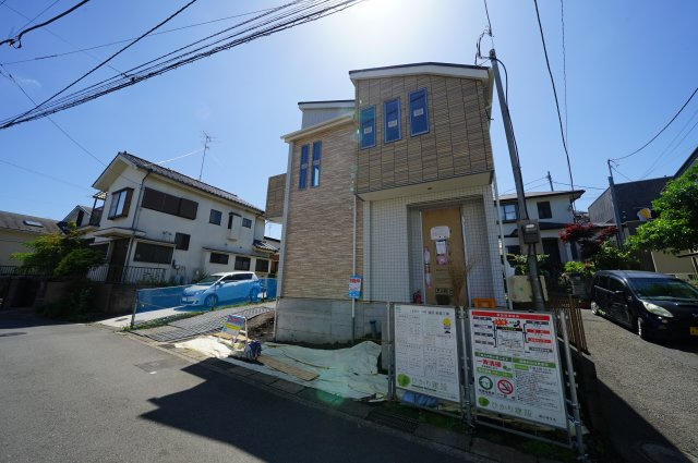 大小さまざまな公園が点在した、自然豊かな環境！カースペース２台♪保土ヶ谷区上菅田町　新築戸建ての外観