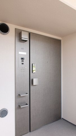 富士林プラザ15番館の玄関