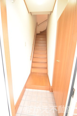【玄関】 | 収納もある玄関です