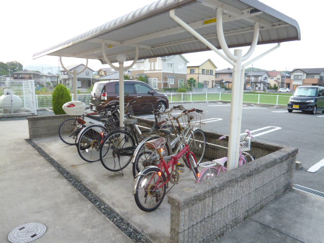 総社市門田のアパートのその他共用部分|自転車置き場