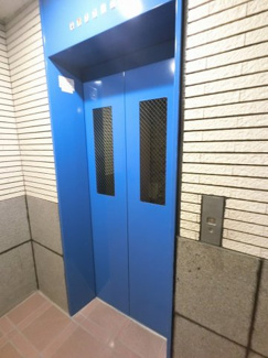 【その他共用部分】 | お買い物時やベビーカーの出し入れに便利なエレベーター付