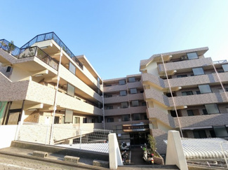 【外観】 | JR横須賀線・京急本線・ブルーライン「東戸塚」駅バス11分
「上大岡」駅バス13分「せりぎんタウン」停歩4分。