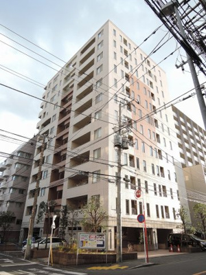 【外観】 | アルカーデン・ジュノ | JR東海道本線・京浜東北線・南武線「川崎」駅徒歩10分、南武線「八丁畷」駅徒歩4分。
駅近ならではの便利な住環境も魅力的です。