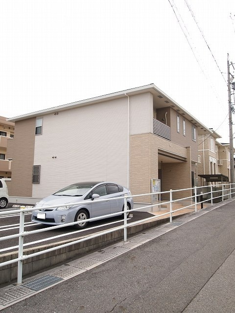 プラシードⅣの駐車場