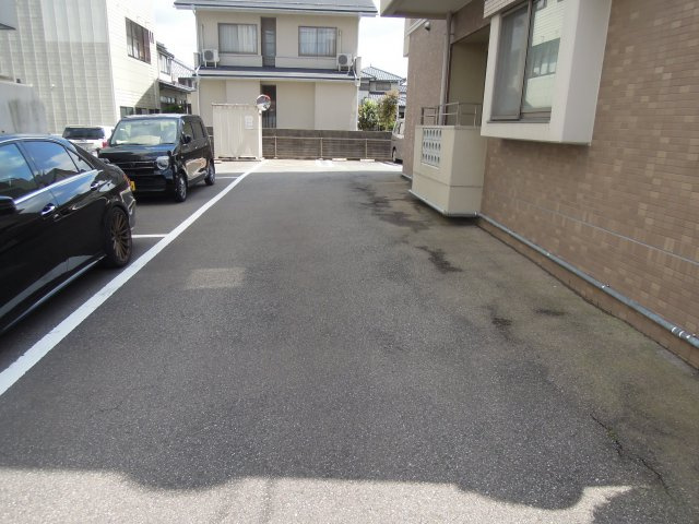 ツインガーデン二の宮の駐車場