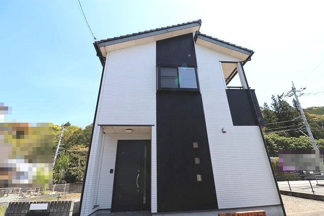 香南市野市町母代寺 三方角地の開放感のあるお家の外観|建物外観を気になさる方へ、見た目の良い物件です