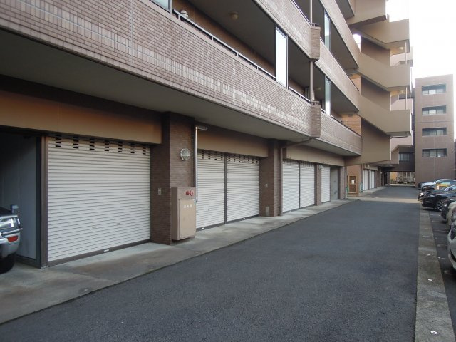 信開ベルシー文京南の駐車場|シャッター付き分譲ガレージ（17.80㎡）
