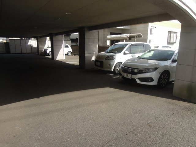 プチアベニュー花堂の駐車場