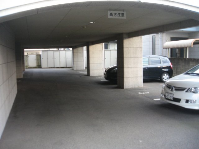 プチアベニュー花堂の駐車場