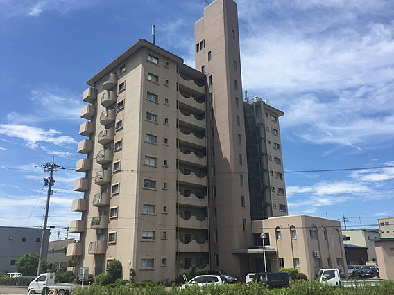 福井セントポリアの外観