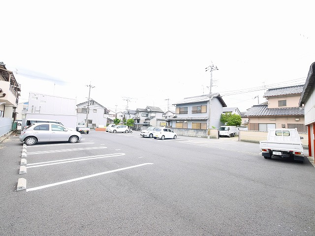 エムズモータープールの外観