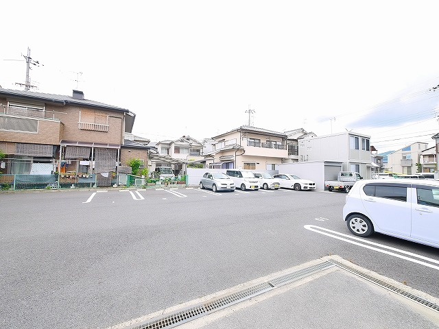エムズモータープールの外観