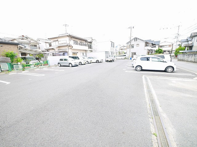 エムズモータープールの外観