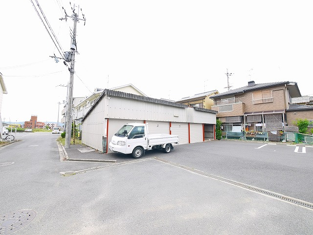エムズモータープールの外観