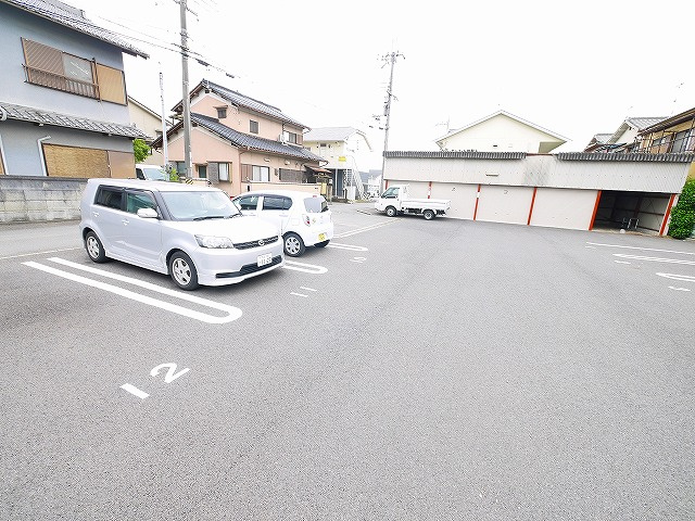 エムズモータープールの外観