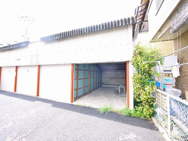 エムズモータープールの外観