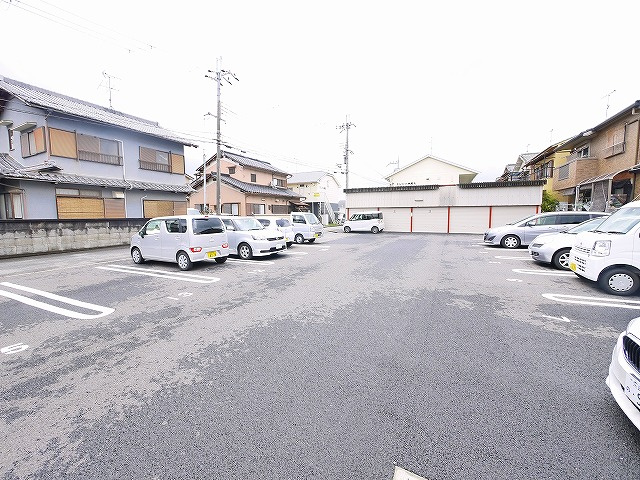 エムズモータープールの外観