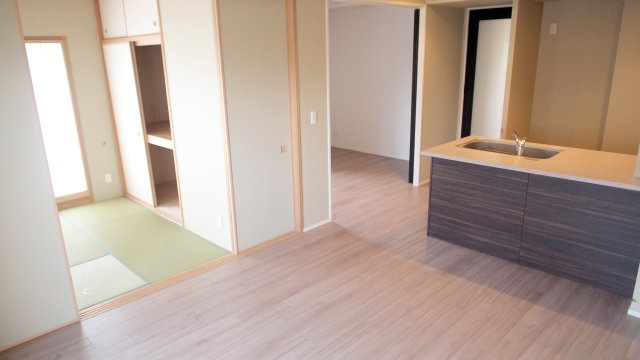 富士林プラザ15番館の居間・リビング
