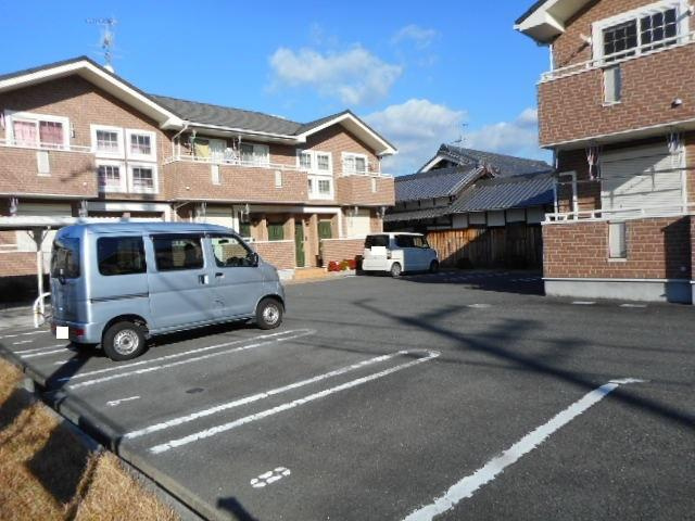 カルム・メゾンBの駐車場