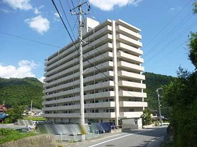 【外観】 | アーク五日市 | 総戸数60戸本物件は多すぎず、少なすぎず程よい戸数です。加えて大規模修繕もしっかりしていて、安心してお住まいになれます。