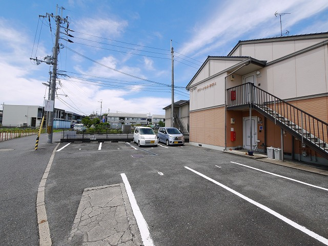 グリーンヒル杉澤Aの駐車場|駐車場があります