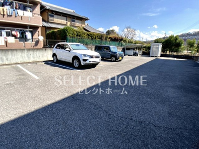 【駐車場】 | ボナール亀山 | 車をお持ちの方に嬉しい駐車場付きの物件です