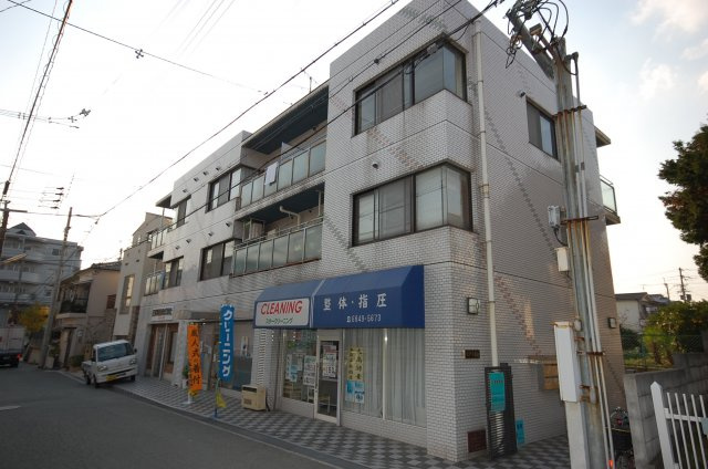 ジニアースの外観