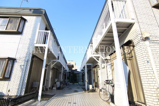 ローズアパートＱ２０番館のエントランス