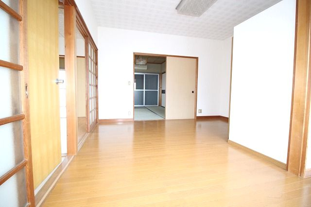 Mハイツの内装|明るい色調の室内です