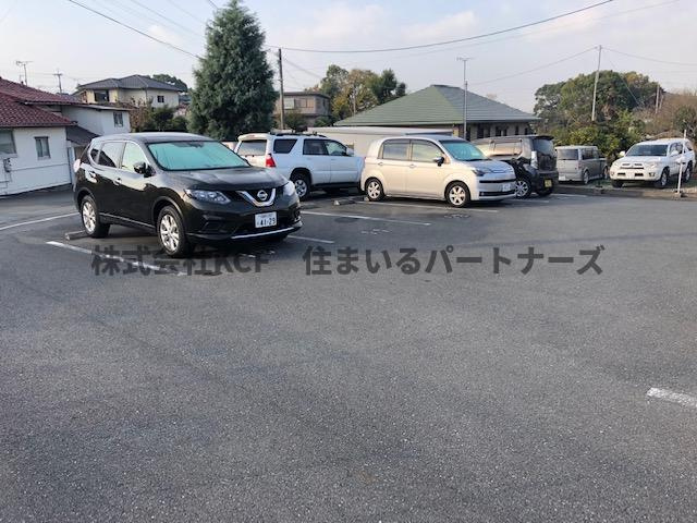 ガーデンヒルズ荒木の駐車場|駐車場完備です