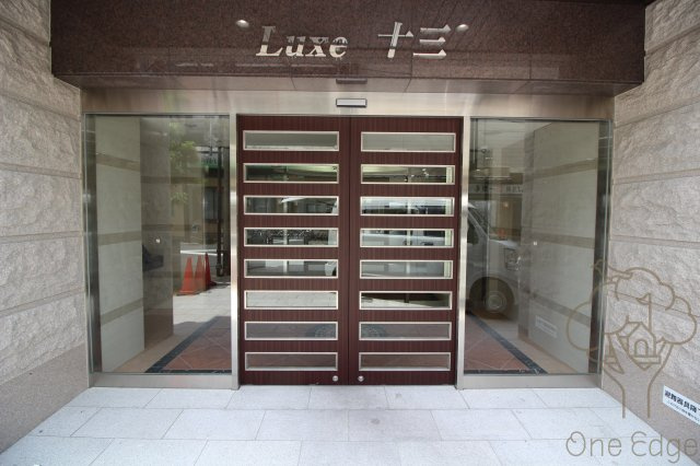 Luxe十三のエントランス