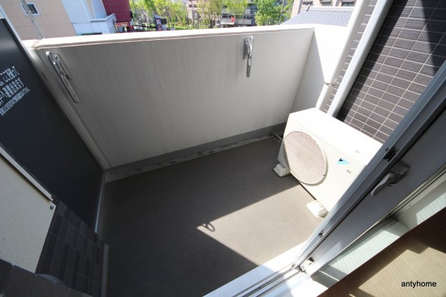 グランカリテ天神橋　仲介手数料無料のバルコニー